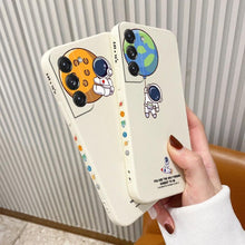 Carregar imagem no visualizador da galeria, Case Samsung Astronauta Silicone - Market Compras
